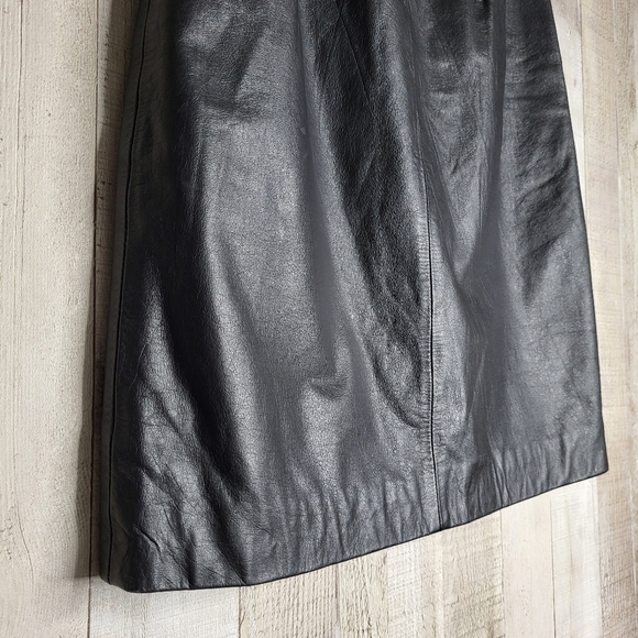 Vintage Wilson's Black Leather Skirt. Size 8 - Picture 2 of 11